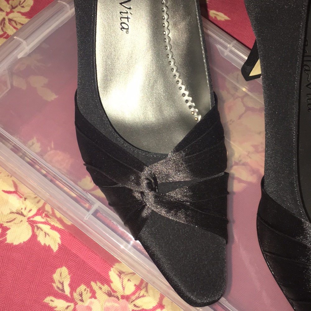 Heals - Picture 2 of 6